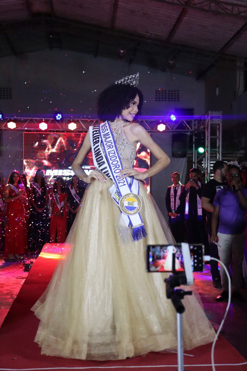 Jovem vence concurso Miss Major Fashion e fica em segundo no Miss Grandha Cacheada