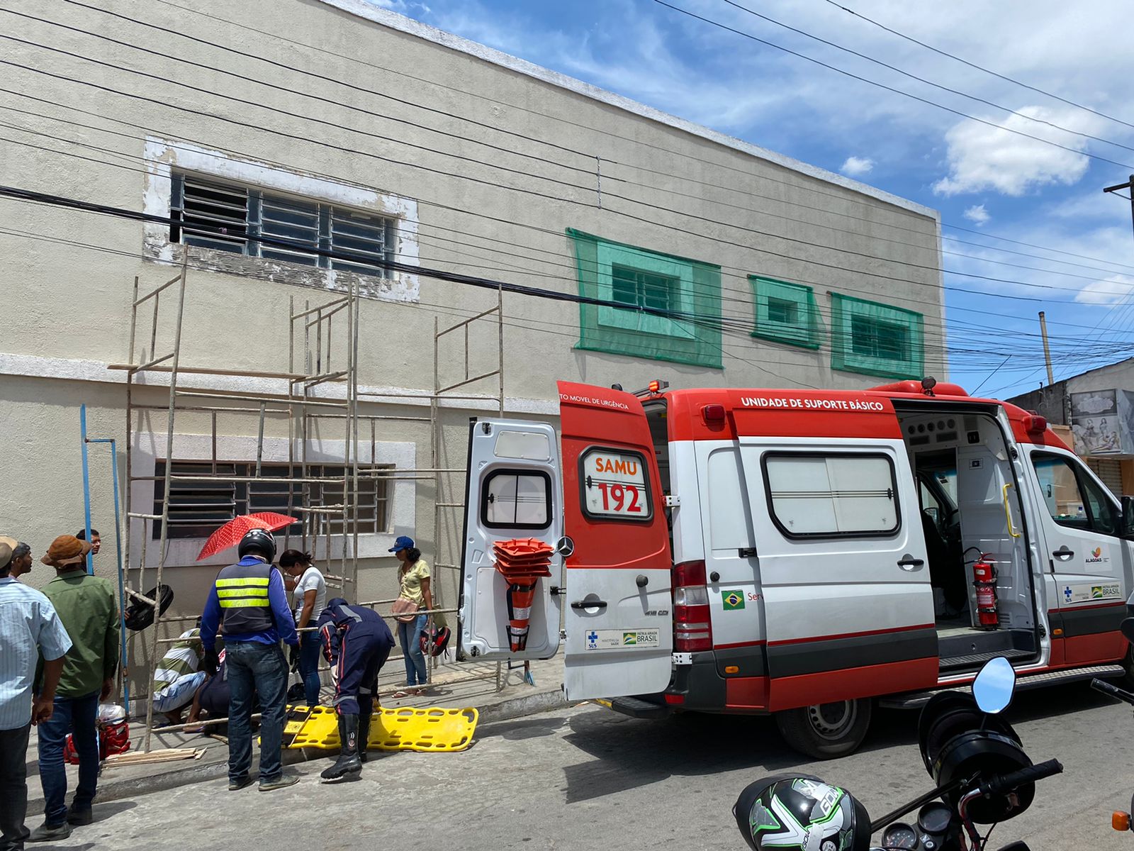 Pedreiro fratura braço após cair de andaime de obra de reforma do Fórum Eleitoral de Cacimbinhas